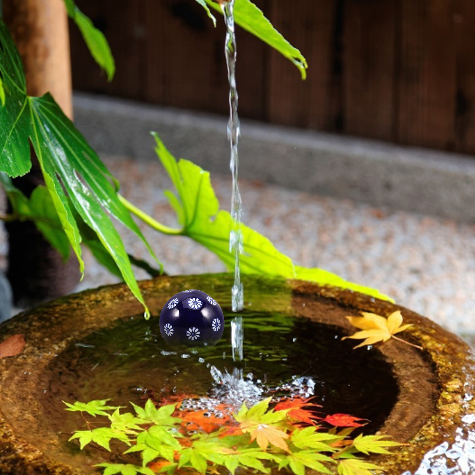 Aquarium Fish In Pond - セラミック製フローティング池球体、芸術的な手描きの水槽飾り、エレガントな水槽装飾、ガーデンセラミック球体